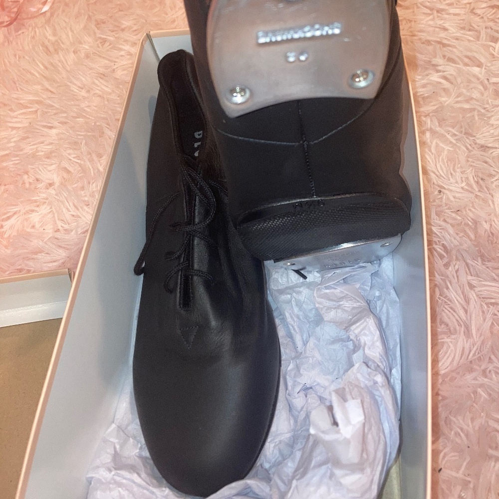 Brand new Bloch tap shoes!